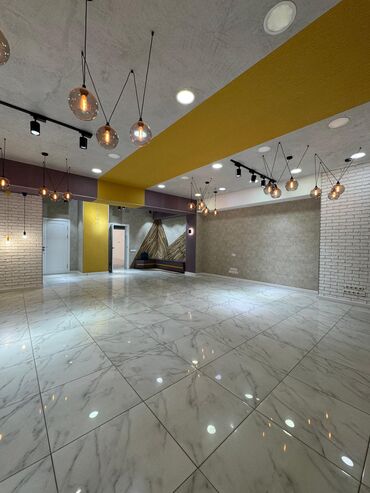 Офисы: Сдаю Офис, 188 м², В жилом комплексе, С отдельной кухней, С отдельным входом, С отдельным сан узлом — 2