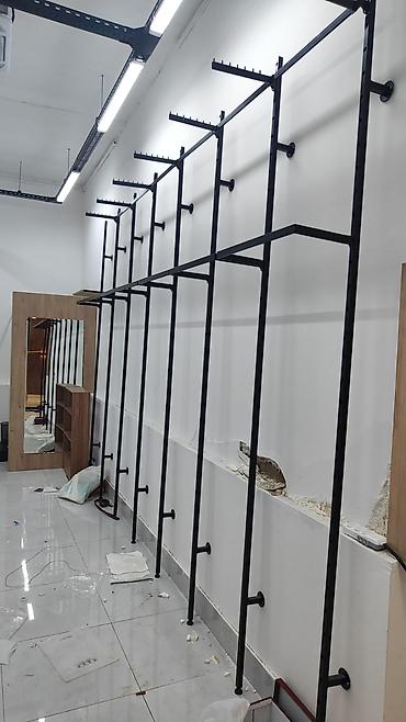 Оборудование для магазинов: Mağaza üçün divar tipli metal asma və rəf sistemi - Material: Qara — 1