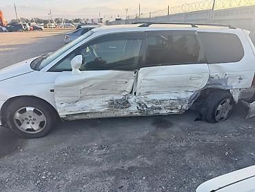битые авто: Honda Odyssey: 2000 г., 2.3 л, Автомат, Бензин, Минивэн — 6