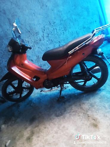 Mopedlər,skuterlər: Qırmızı rəngli şəhər tipli moped/skuter - Korpus: kompakt, yüngül — 1