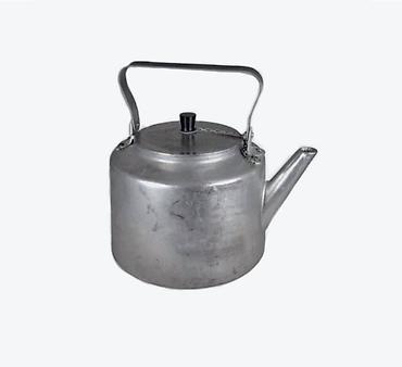 Алюминиевый походный чайник с носиком и крышкой на цепочке. 5 литров