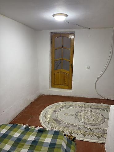 suraxanı: 1 otaqlı mətbəx və sanitar qovşaq qaz su işıq şəraiti var, Qaraçuxurda — 7