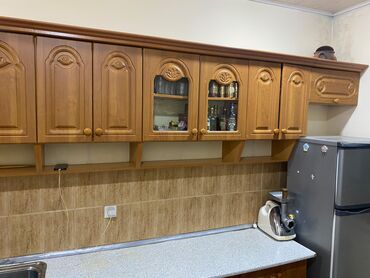 metbex stullari yeni: Kuxna mebeli 5 metrdir