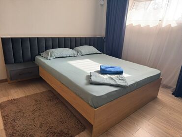 срочно продаётся 1 комнатная квартира в районе ошского рынка по улице кенсуйская: 1 комната, Душевая кабина, Постельное белье, Парковка