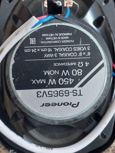 Dinamiklər və sabvuferlər: Pioneer avtomobil akustikası dəsti Tərkib: - 3 cüt oval koaksial arxa — 8
