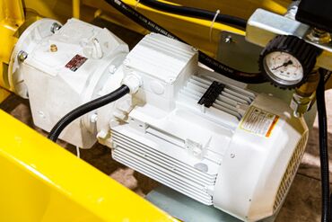 Аппараты для штукатурки и шпаклевки: Агрегат сатылат в наличии бар срочно штукатурка кылганы штукатурный — 12