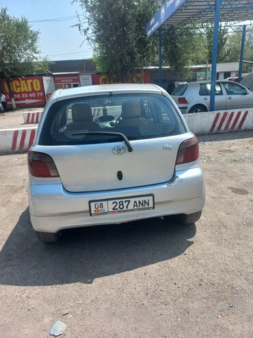 авто легковой: Toyota Vitz: 2000 г., 1 л, Автомат, Бензин, Хэтчбэк