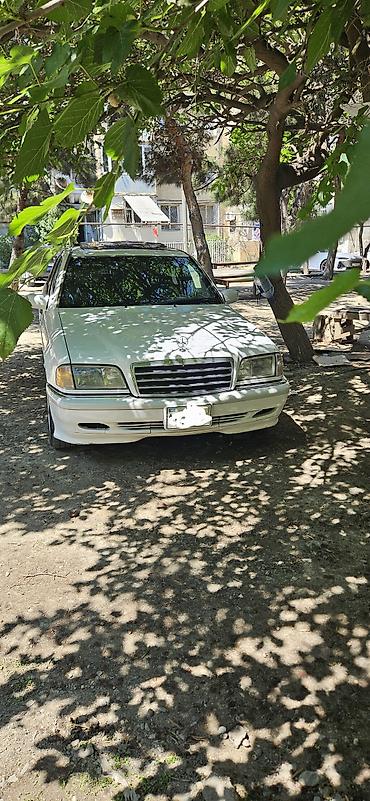 Mercedes-Benz C sinfi sedan (W202) – ağ rəngli, avtomatik ötürmələr lalafo.az -da Mercedes-Benz C sinfi sedan (W202) – ağ rəngli, avtomatik ötürmələr
