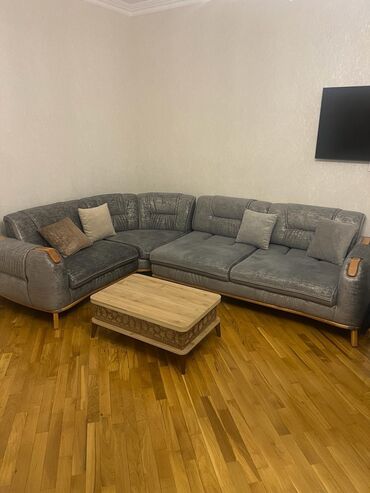 Masalar və oturacaqlar: Künc divan, İşlənmiş