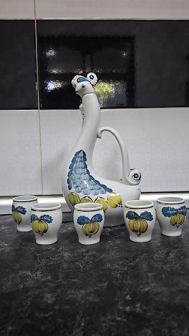 araq: Porcelain spirt içkisi dəsti – tovuzquşu formalı qrafin və 6 ədəd — 1
