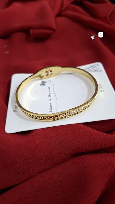 Bilərziklər: Qızılı rəngli, paslanmayan poladdan (STEEL) bəzək bilərziyi. Oval -da lalafo.az — 20 Bilərziklər: Qızılı rəngli, paslanmayan poladdan (STEEL) bəzək bilərziyi. Oval — 20