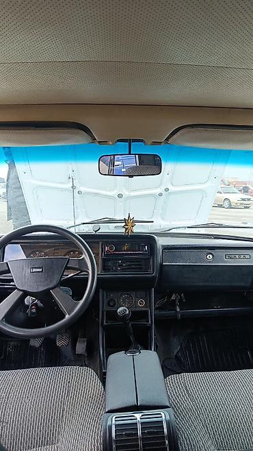 guzguler: Lada 2107, ağ rəng, 4 qapılı sedan. Xüsusiyyətlər: - Arxa ötürücülü — 2