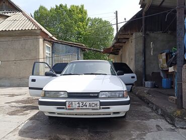 авто машина арзан: Mazda 626: 1988 г., 2 л, Механика, Бензин, Седан