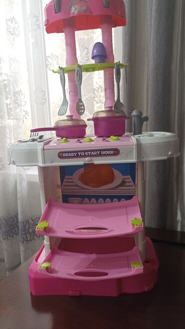 сколько стоит игрушечная кухня: Детский набор кухня, собирается в чемодан. Есть небольшие дефекты