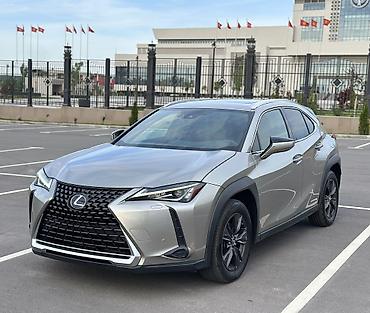 Lexus: Lexus UX: 2019 г., 2 л, Вариатор, Хэтчбэк — 1