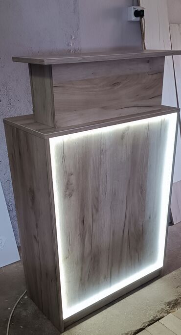 Komode: ﻿﻿﻿Dimenzije 125x75x37 cm. Moze u drugim bojama i velicinama. U beloj — 12