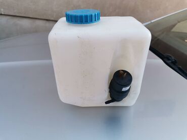 Auto delovi: Posuda prskalice brisaca sa motorom Lada 2121,21213,21214 Niva, Lada — 1