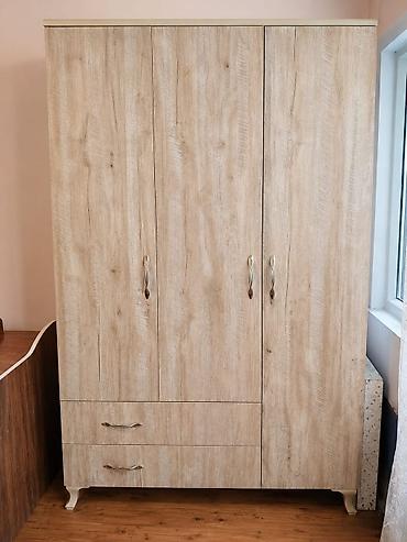 Digər mebel: 3qapili dolab 110azn.
Seliqeli istifade olunub. Unvan Inqilab. *N17 — 1