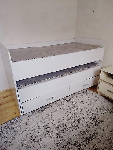 92: .iki neferlik yataq. alti acilir. qalin matraslari var tezedir. olcu — 1