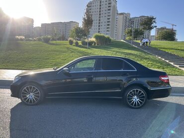 Mercedes-Benz: Mercedes-Benz E-Class: 2 l | 2010 il Sedan — 5