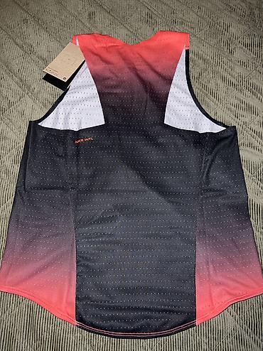 vikend torba: Nike AeroSwift Dri-FIT ADV Graphic Tank vel. S NOVO
IR5925 010 — 5