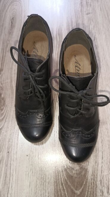Personal Items: Ankle boots, 36