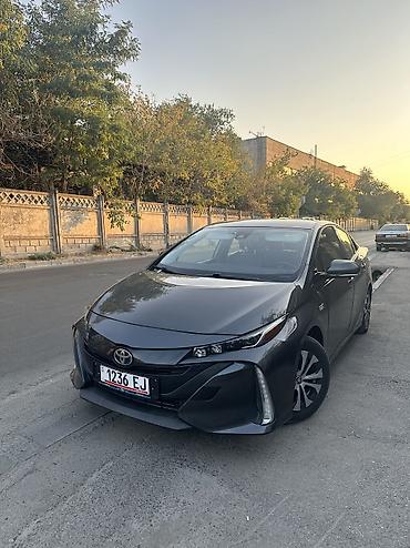 byd e6: Toyota Prius: 2020 г., Гибрид, Хэтчбэк — 9