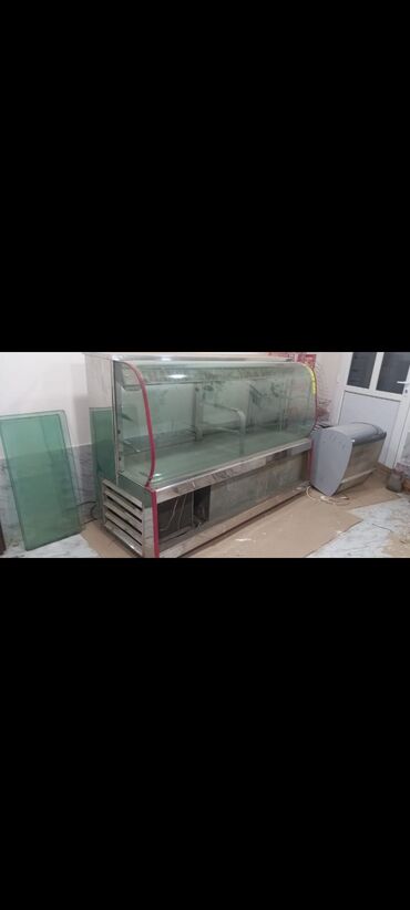 Digər restoran, kafe avadanlığı: Vitrin soyuducu nerj matral Uzunluğu 1.90 hundurluyu 1.30 azn unvan
