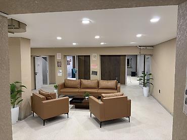 Коммерческая недвижимость: Продажа офисов 135 м², С ремонтом, Многоэтажное здание, Цокольный этаж этаж — 2