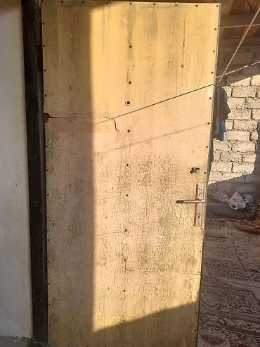 Qapı zamokları: Mənzil üçün İşlənmiş Giriş qapısı Petlə ilə, Zəmanətsiz, Ödənişli quraşdırma, Ünvandan götürmə — 1