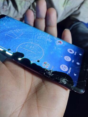 Другие мобильные телефоны: Смартфон с изогнутым AMOLED‑дисплеем и разъёмом USB‑C. Особенности: - — 2