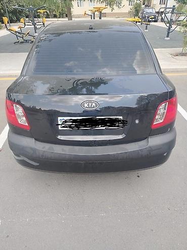 kia rio farası: Kia Rio sedan – qara rəng, kompakt və qənaətcil şəhər avtomobili — 10