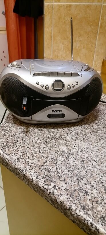 Pojačala i prijemnici: Radio Weg sa ispravnim USB a CD neznam. Lepo radi
 Mirjevo — 2
