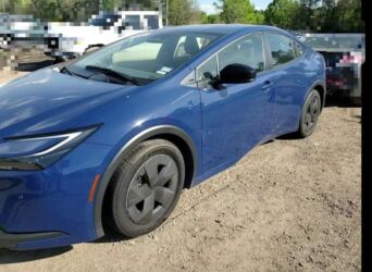 машины на кредит: Toyota Prius: 2024 г., 2 л, Робот, Бензин, Хетчбек