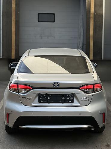 8: Toyota Corolla: 2020 г., 1.8 л, Вариатор, Гибрид, Седан — 3