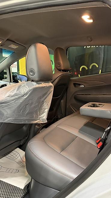 самый дешёвый электромобиль: Chevrolet Bolt: 2020 г., Автомат, Электромобиль, Хэтчбэк — 5