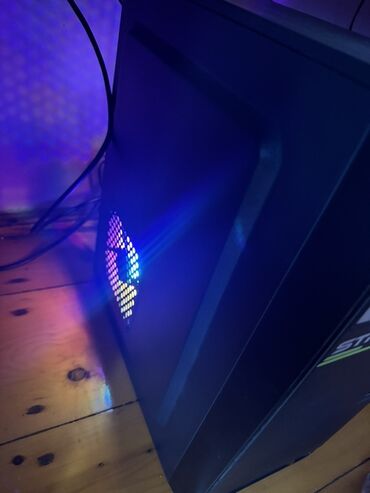 playstation 3 ucuz: RGB işıqlı qara korpuslu masaüstü kompüter, oyun ucun yigilib