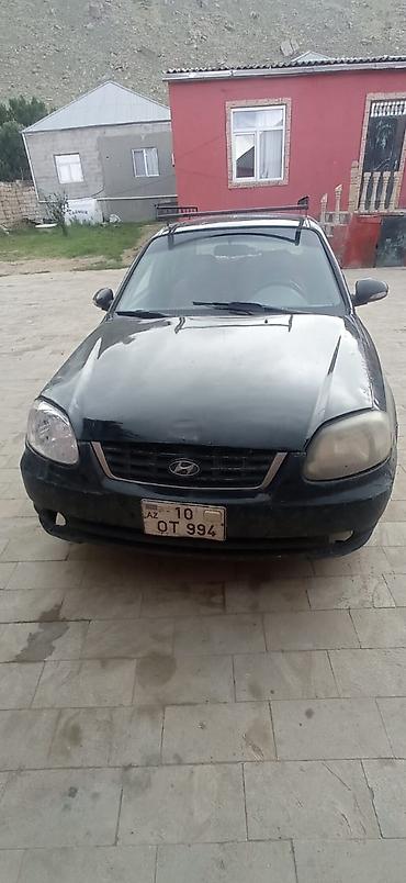 traktor mtz 892: Hyundai Accent sedan, qara rəng. - Kuzov: 4 qapılı, dam reylinqləri — 1