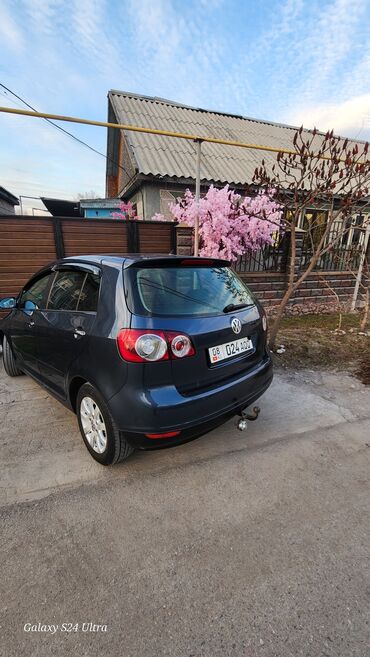 Volkswagen: Volkswagen Golf V: 2005 г., 1.6 л, Механика, Бензин, Хэтчбэк