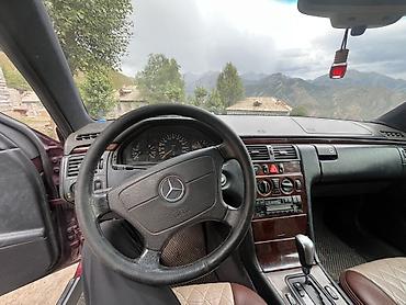 салон машины: Mercedes-Benz E-Class: 1996 г., Автомат, Бензин, Седан — 4