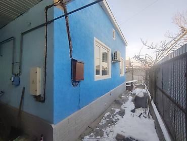 Продажа коттеджей и домов: Продается дом. Фасад здания утеплен и выполнен в ярком оттенке, что — 3