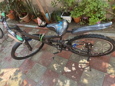 Dağ velosipedləri: Dağ velosipedi, müxtəlif ərazilərdə rahat sürmə imkanı təmin edən qara — 3