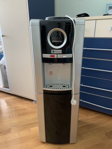 Su üçün kulerlər və dispenserlər: Dispenser Silver, Döşəməüstü, Su isitmə ilə