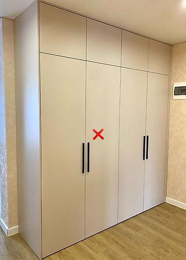 dehliz dolap: Mebel: İri tutumlu divar dolabı - Model: Döşəmədən tavana qədər — 1