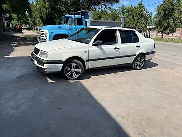 Транспорт: Volkswagen Vento: 1993 г., 1.8 л, Механика, Бензин, Седан — 9
