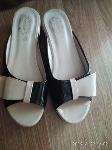 обувь женская 40: Шлепанцы черно-кремовые,мягкие,удобные