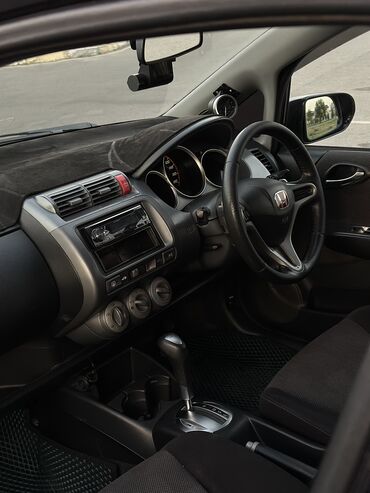 Honda: Honda Fit: 2002 г., 1.5 л, Вариатор, Бензин, Хэтчбэк — 15