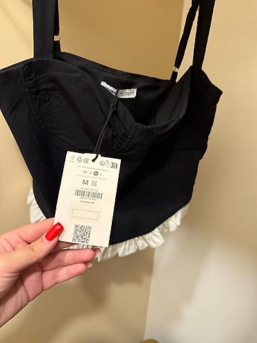 Pulsuz: Bershka qadın topu - Model: qara korset formalı qısa top - Brend və — 2