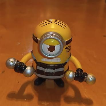 usaq oyuncaqlari: Minion fiquru – birgözlü xarakter dizaynı, sarı gövdə və metalik tək — 1