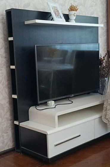 televizor per page 40: İşlənmiş, Düz TV altlığı, Polkalı, Laminat — 1